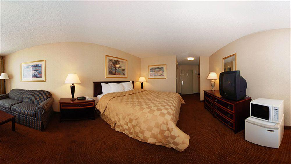 Clarion Inn And Events Center Pueblo North Екстериор снимка