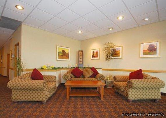 Clarion Inn And Events Center Pueblo North Интериор снимка