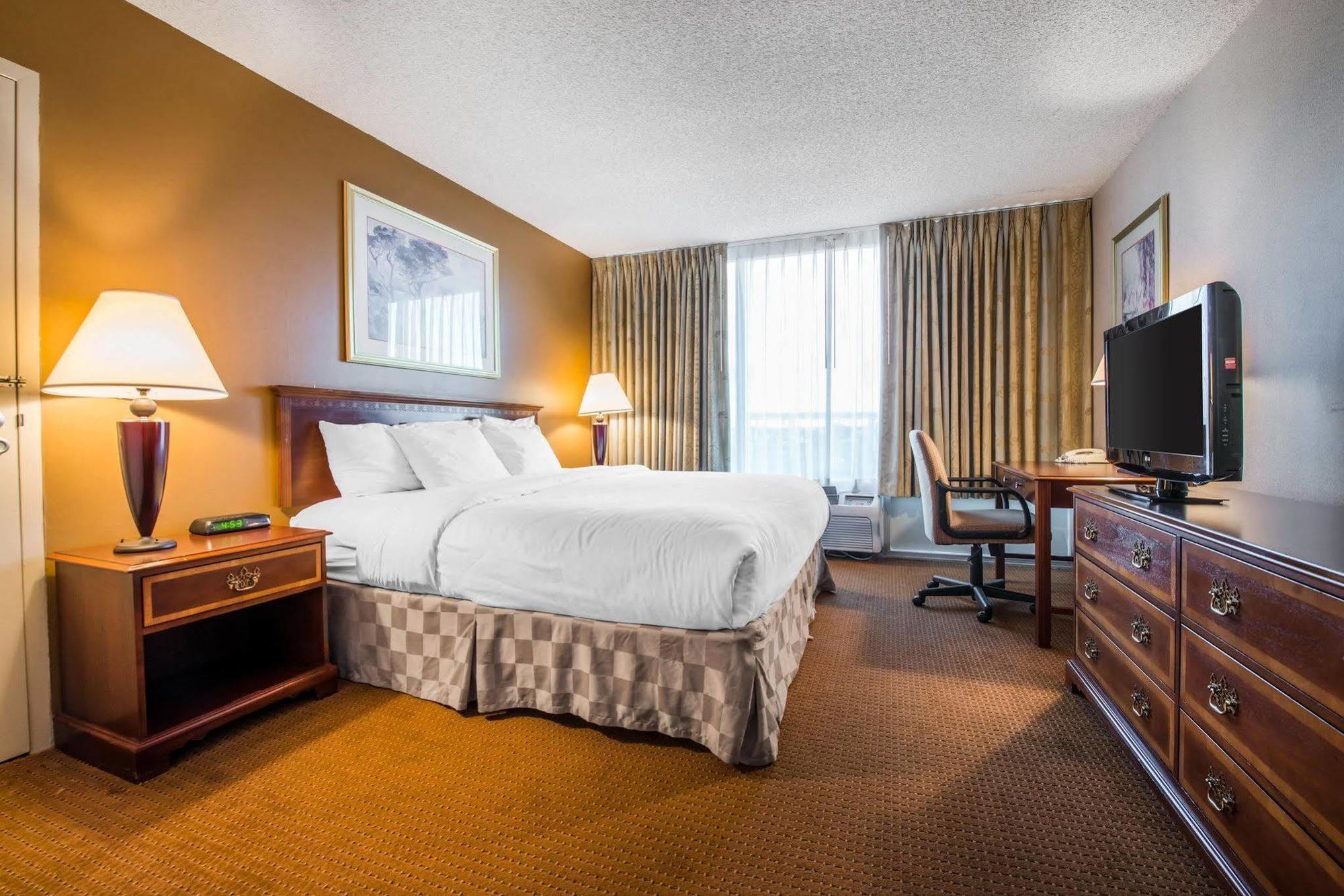 Clarion Inn And Events Center Pueblo North Екстериор снимка