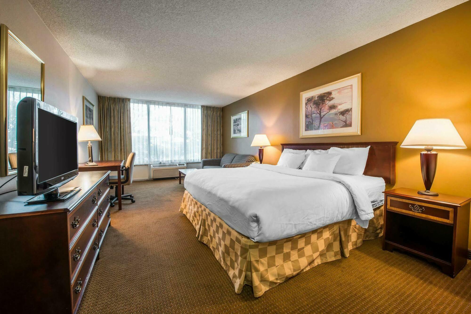 Clarion Inn And Events Center Pueblo North Екстериор снимка